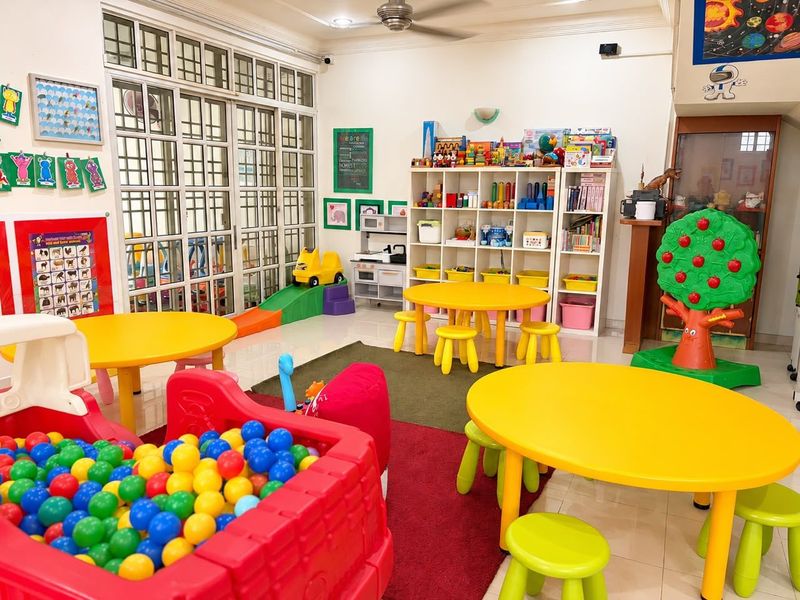 Kawasan permainan luar di kampus RightStart
